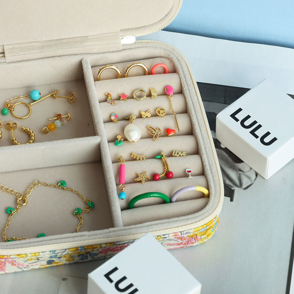 Gør det ondt at få lavet huller i ørerne?