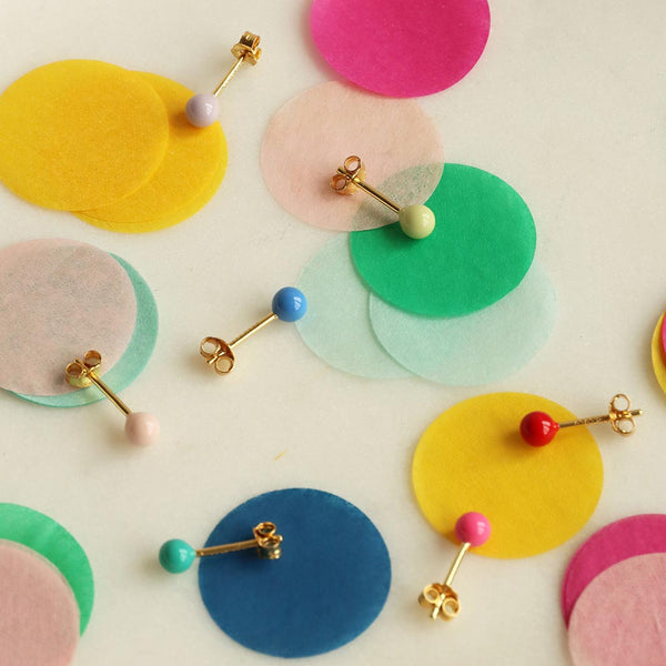 Color ball øreringe