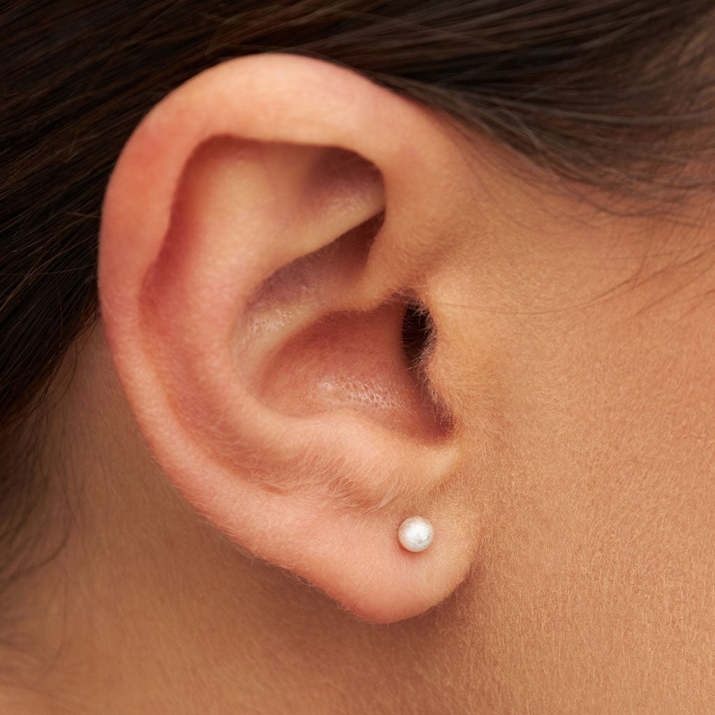 LULU Copenhagen Ball Brushed ørering 1 stk Ear stud, 1 pcs Sølv
