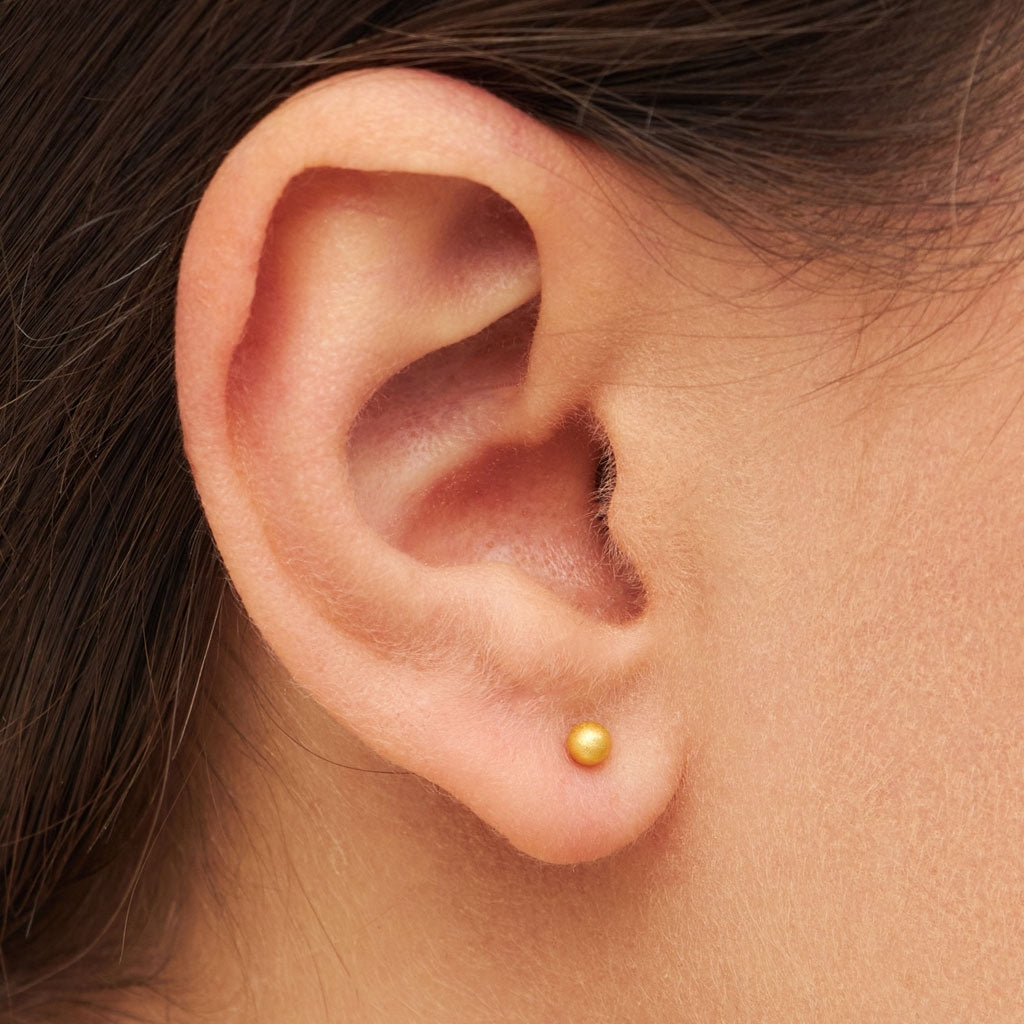 LULU Copenhagen Ball Brushed ørering 1 stk Ear stud, 1 pcs Forgyldt