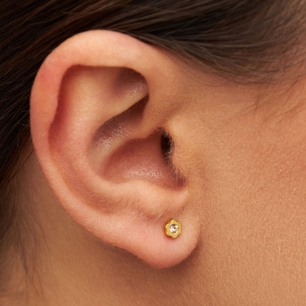 LULU Copenhagen Blomst ørering 1 stk Ear stud, 1 pcs Fersken