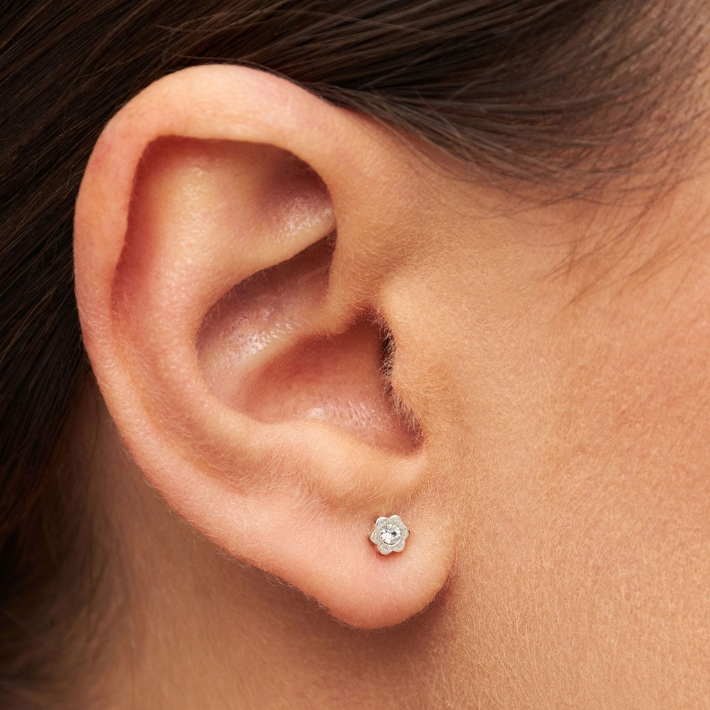 LULU Copenhagen Blomst ørering 1 stk Ear stud, 1 pcs Hvid