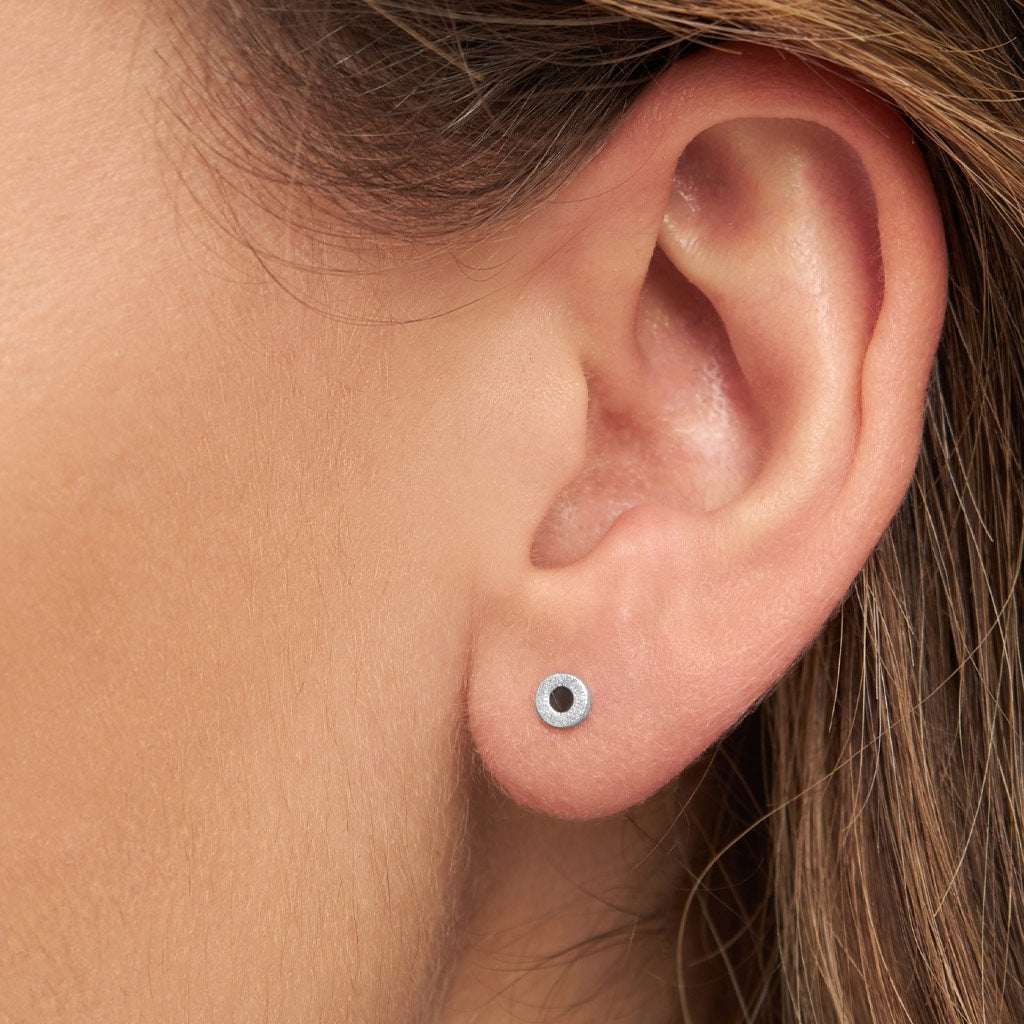 LULU Copenhagen Circle Small ørering 1 stk forsølvet Ear stud, 1 pcs Inkwell