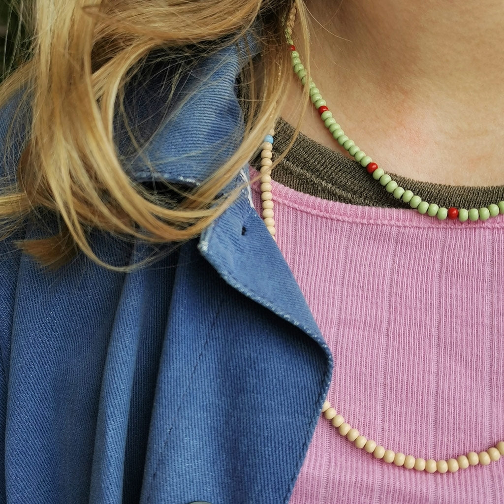 LULU Copenhagen Color Ball Halskæde kort Necklaces Silk Light Green/Passion Red