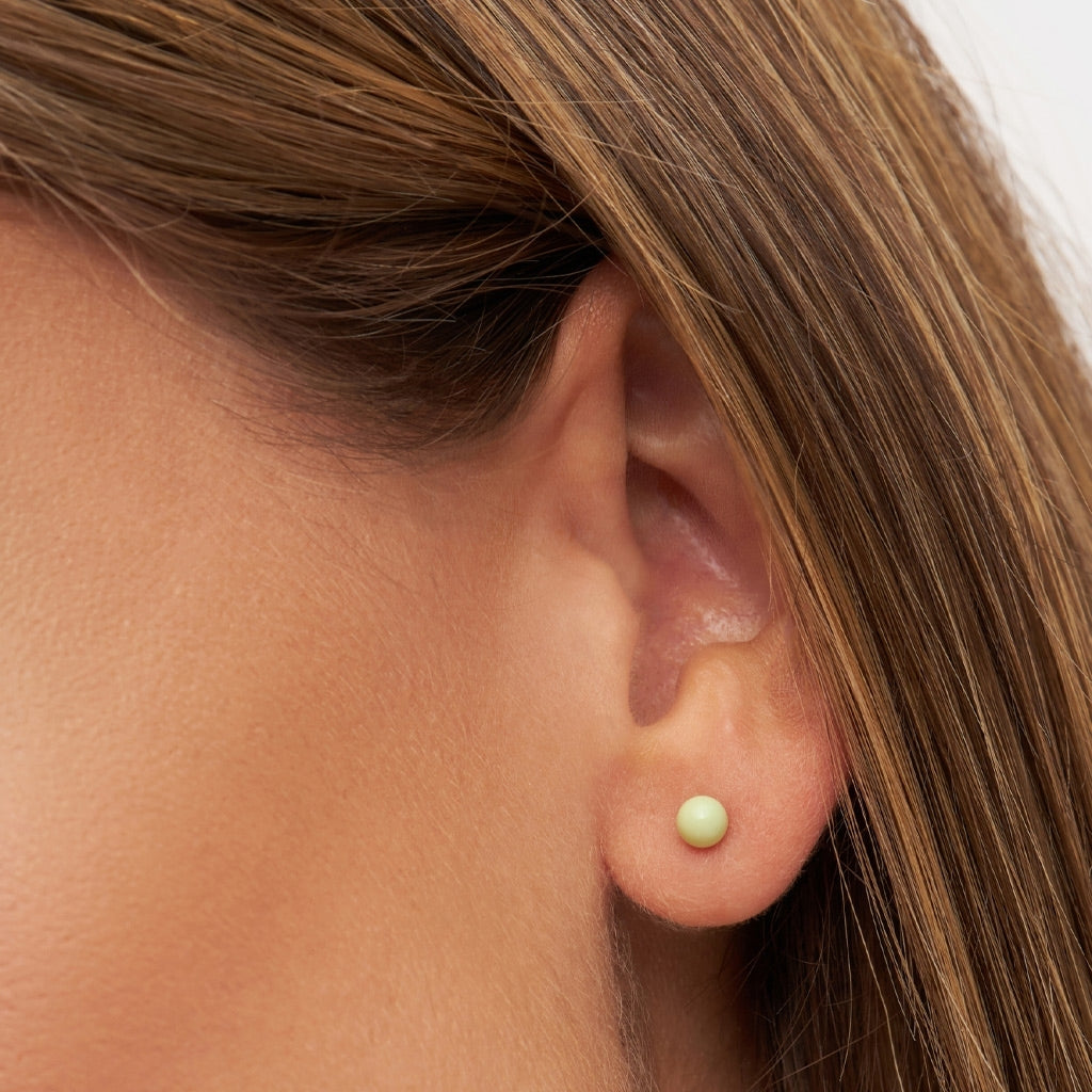 LULU Copenhagen Color Ball Medium ørering 1 stk Ear stud, 1 pcs Silk Light Green
