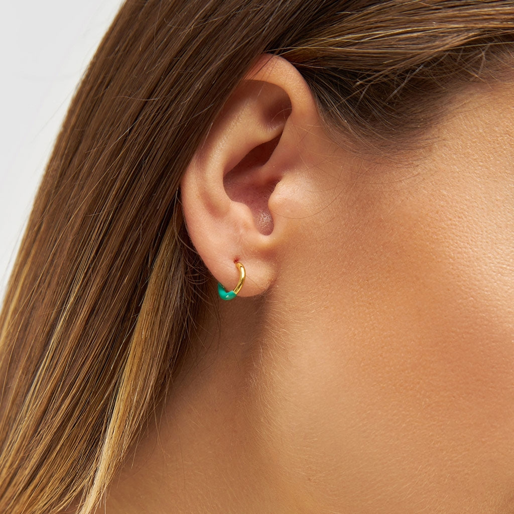 LULU Copenhagen Color Hoop Half Dip 1 stk forgyldt Hoops Lysegrøn