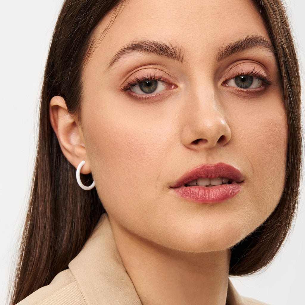 LULU Copenhagen Color Hoops Medium par Hoops Hvid