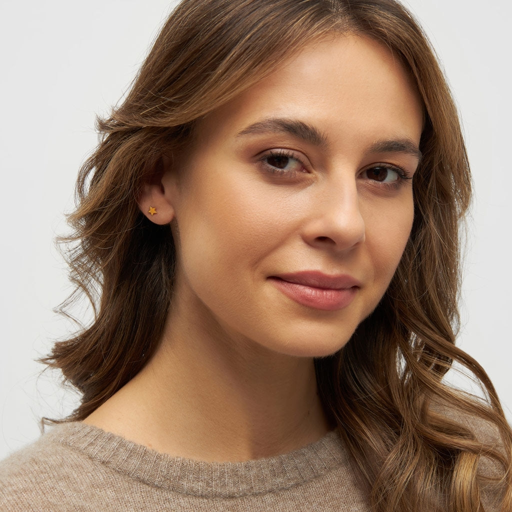 LULU Copenhagen Color Star ørering 1 stk forgyldt Ear stud, 1 pcs Marigold