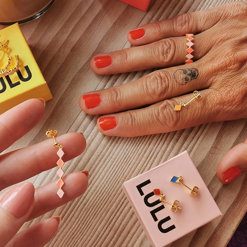 LULU Copenhagen Confetti Dangling ørering 1 stk forgyldt Ear stud, 1 pcs Marigold