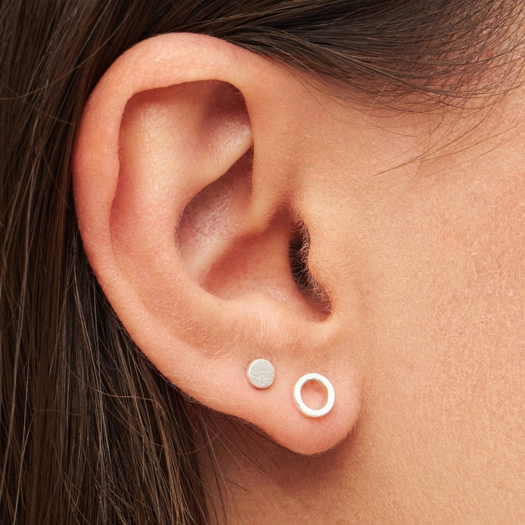 LULU Copenhagen Family Round Øreringe par børstet Earrings, pairs Sølv