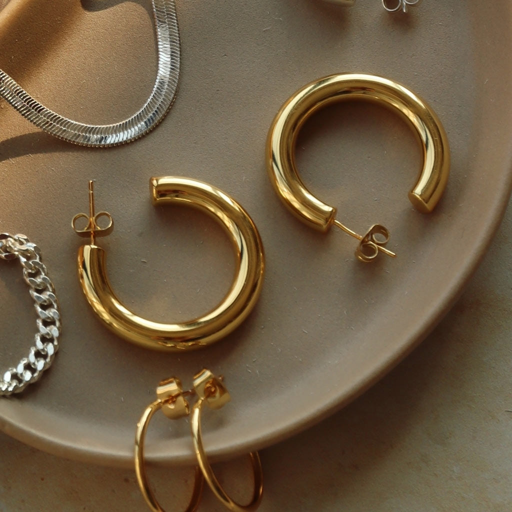 LULU Copenhagen Non Hoops Chunky Medium par poleret Hoops Forgyldt