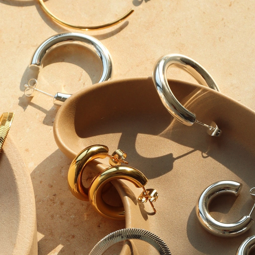 LULU Copenhagen Non Hoops Chunky Small par poleret Hoops Forgyldt