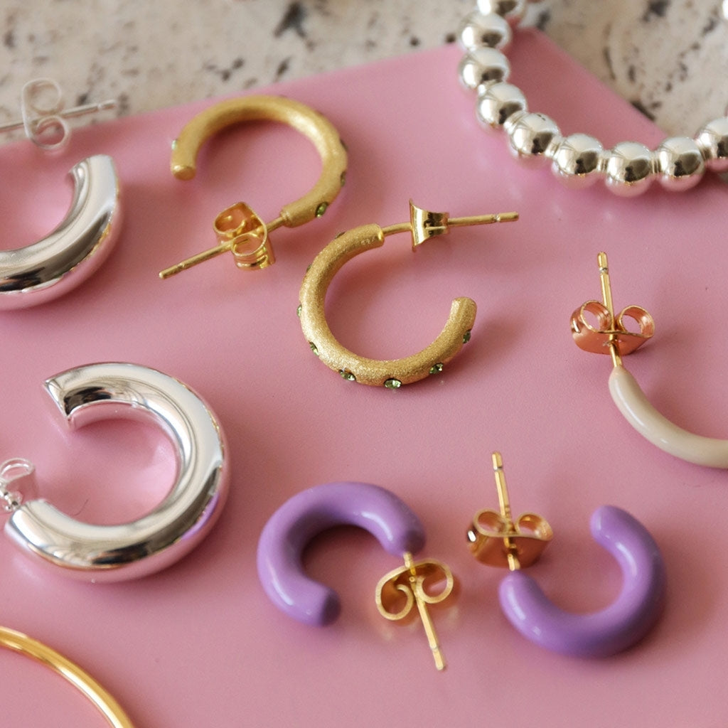 LULU Copenhagen OMG Hoops Medium par forgyldt Hoops Lysegrøn