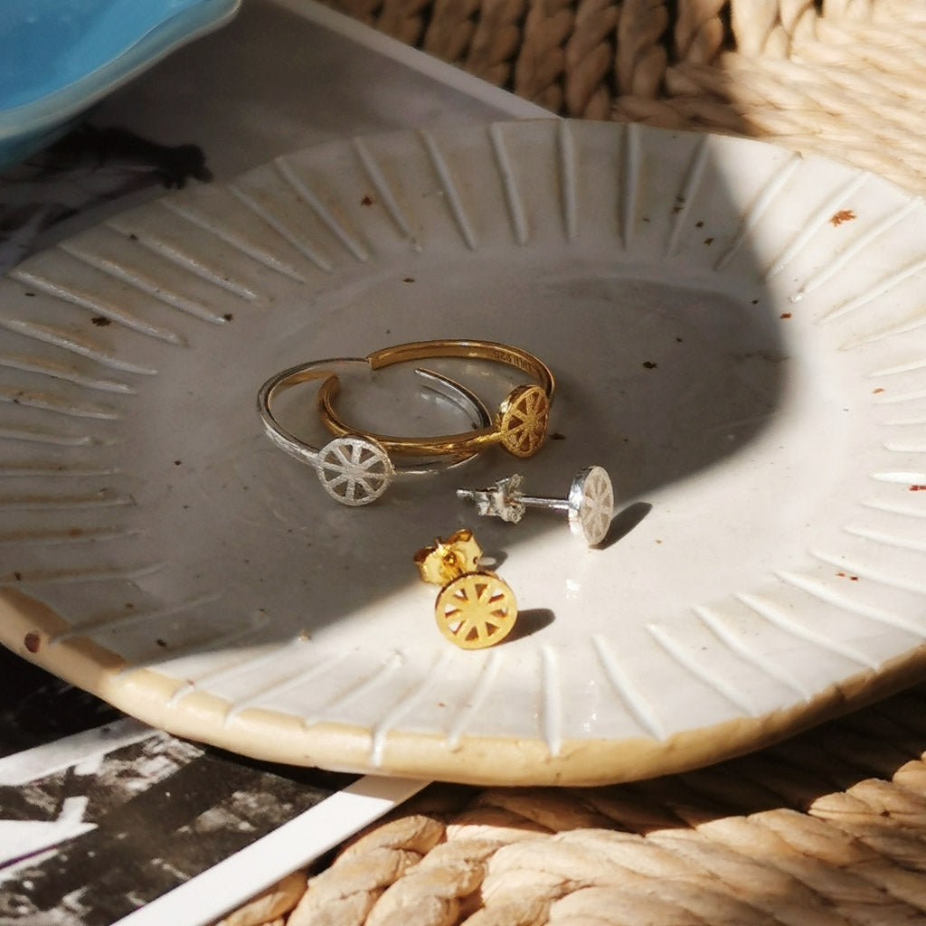 LULU Copenhagen Spinning Wheel ørering 1 stk Ear stud, 1 pcs Forgyldt