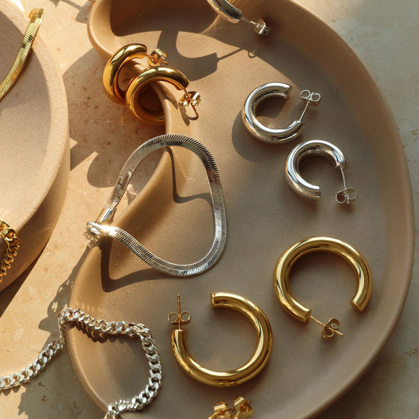 Basic øreringe i guld og sølv