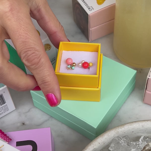 LULU Copenhagen Bouquet Red ørering 1 stk Ear stud, 1 pcs Forgyldt - Video preview