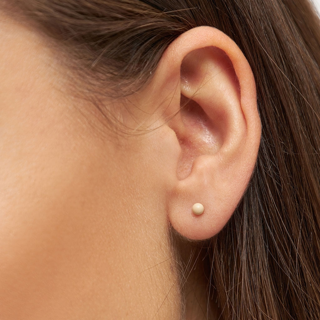 LULU Copenhagen Color Ball ørering 1 stk Ear stud, 1 pcs Buttercream