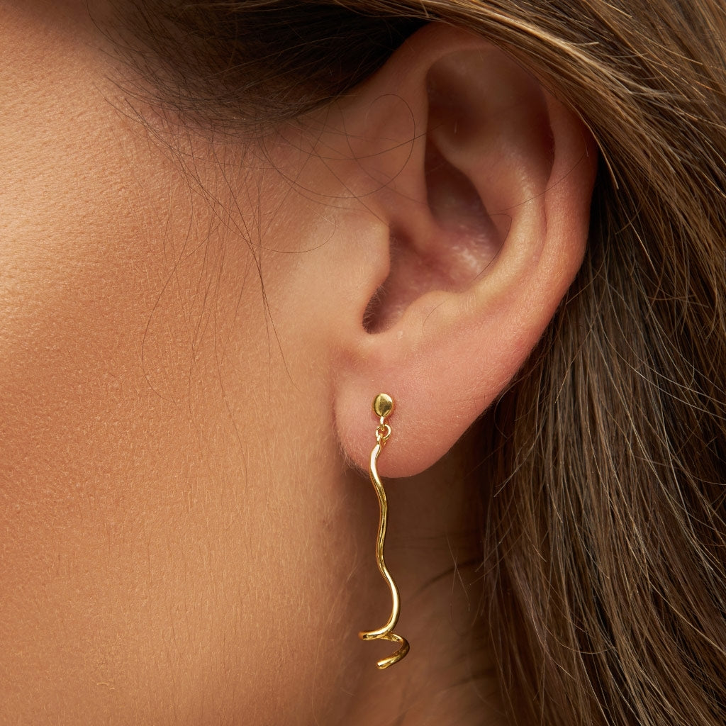 LULU Copenhagen Topping Short Swirl ørering 1 stk Ear stud, 1 pcs Forgyldt