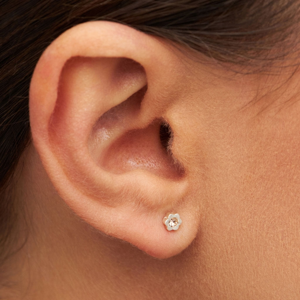 LULU Copenhagen Blomst ørering 1 stk Ear stud, 1 pcs Fersken