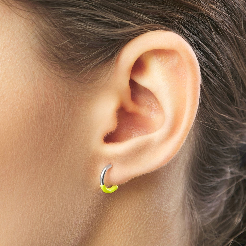 LULU Copenhagen Color Hoop Half Dip 1 stk forsølvet Hoops Wild Lime