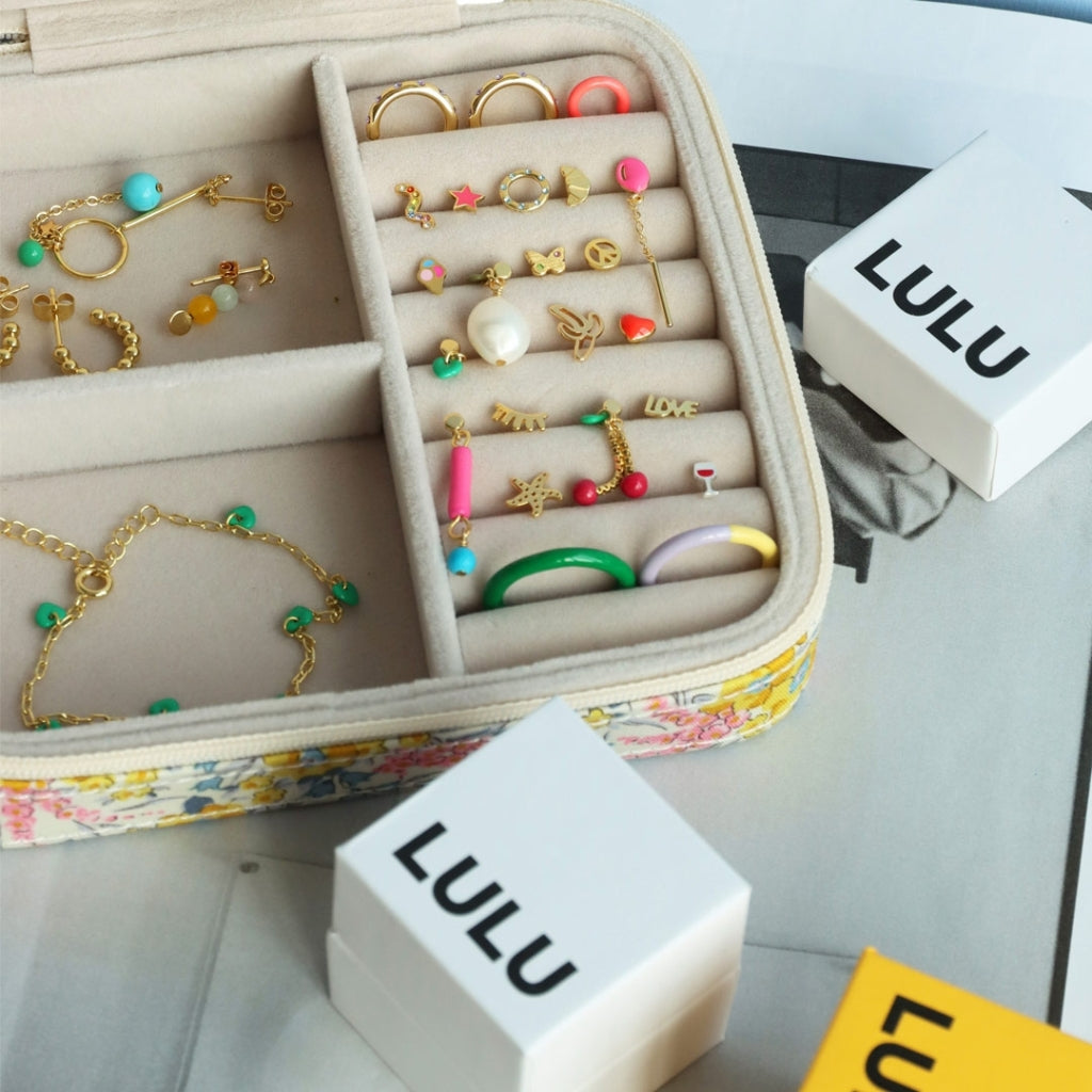 LULU Copenhagen Love U Dangling ørering 1 stk Ear stud, 1 pcs Rød