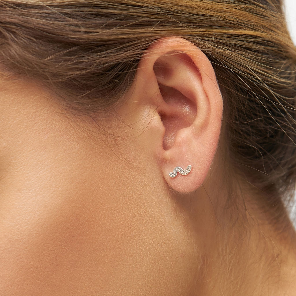 LULU Copenhagen Snaky ørering 1 stk forsølvet Ear stud, 1 pcs Hvid