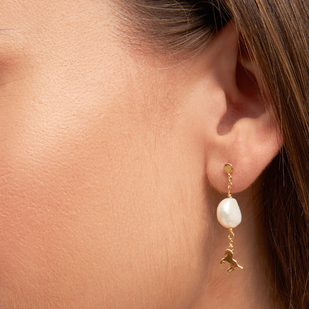 LULU Copenhagen Wild Horse Pearl ørering 1 stk forgyldt Ear stud, 1 pcs Forgyldt