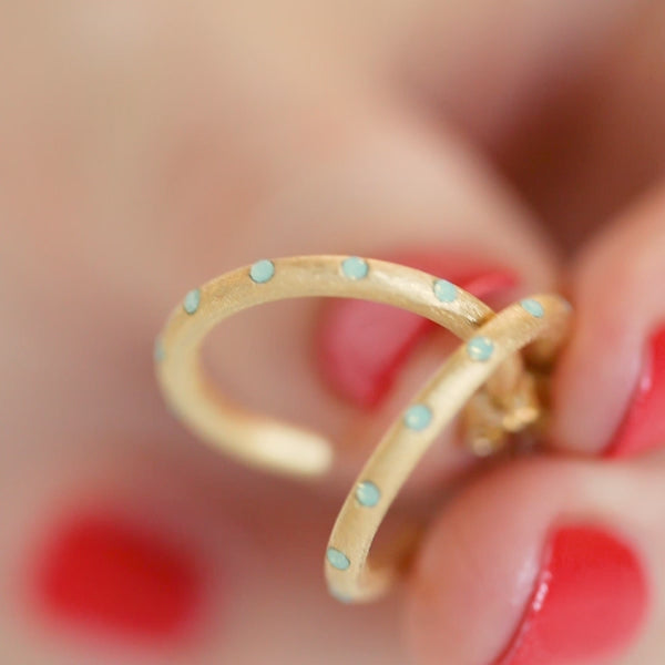 LULU Copenhagen OMG Hoops Medium par forgyldt Hoops Lysegrøn - Video preview